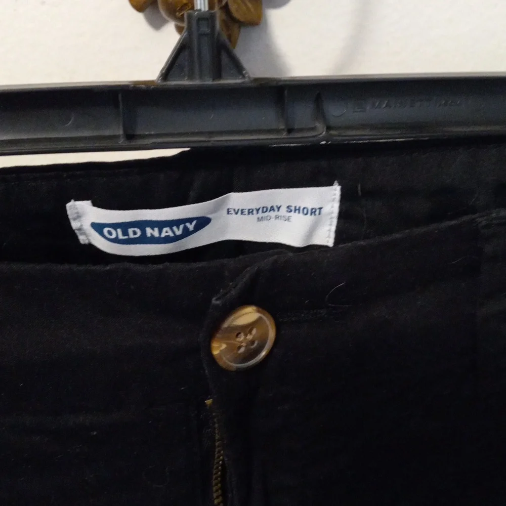 Shorts 6 1/2" inseam by Old Navy - Picture 2 of 3